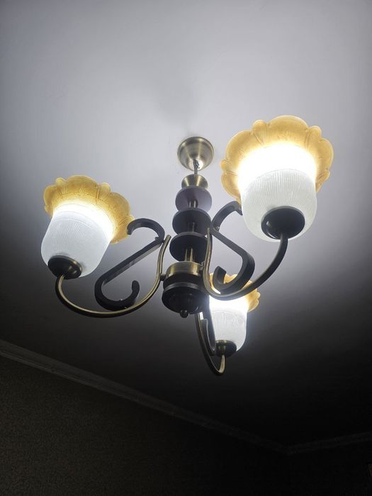 Люстра 3 рожка в новом состоянии