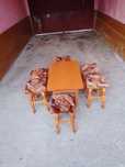 Măsuță de cafea cu 6 scaune și un covor