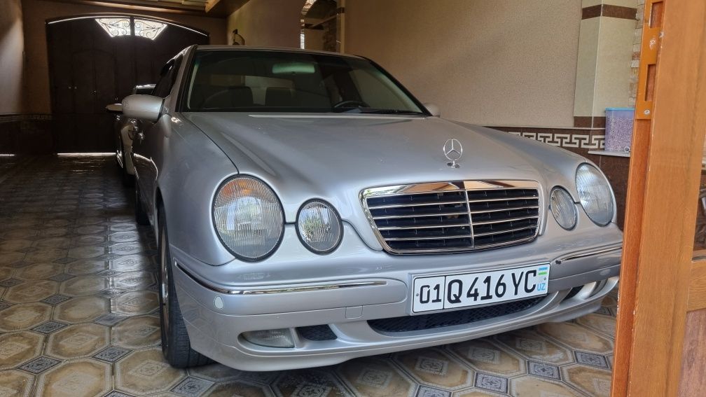 W210 Mercedes E200