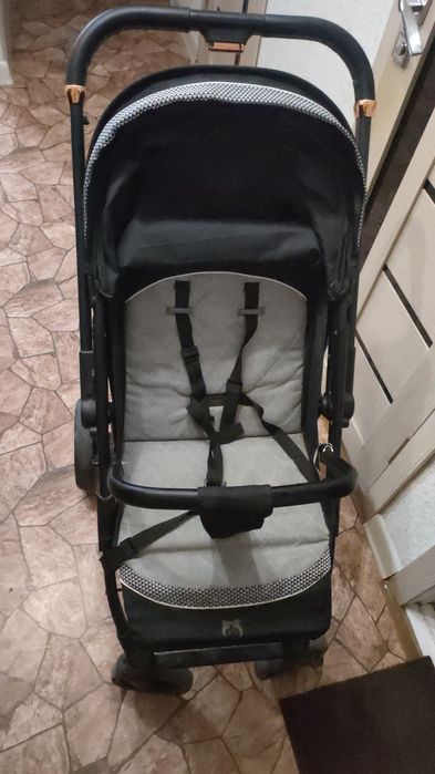 Продам коляску не новая