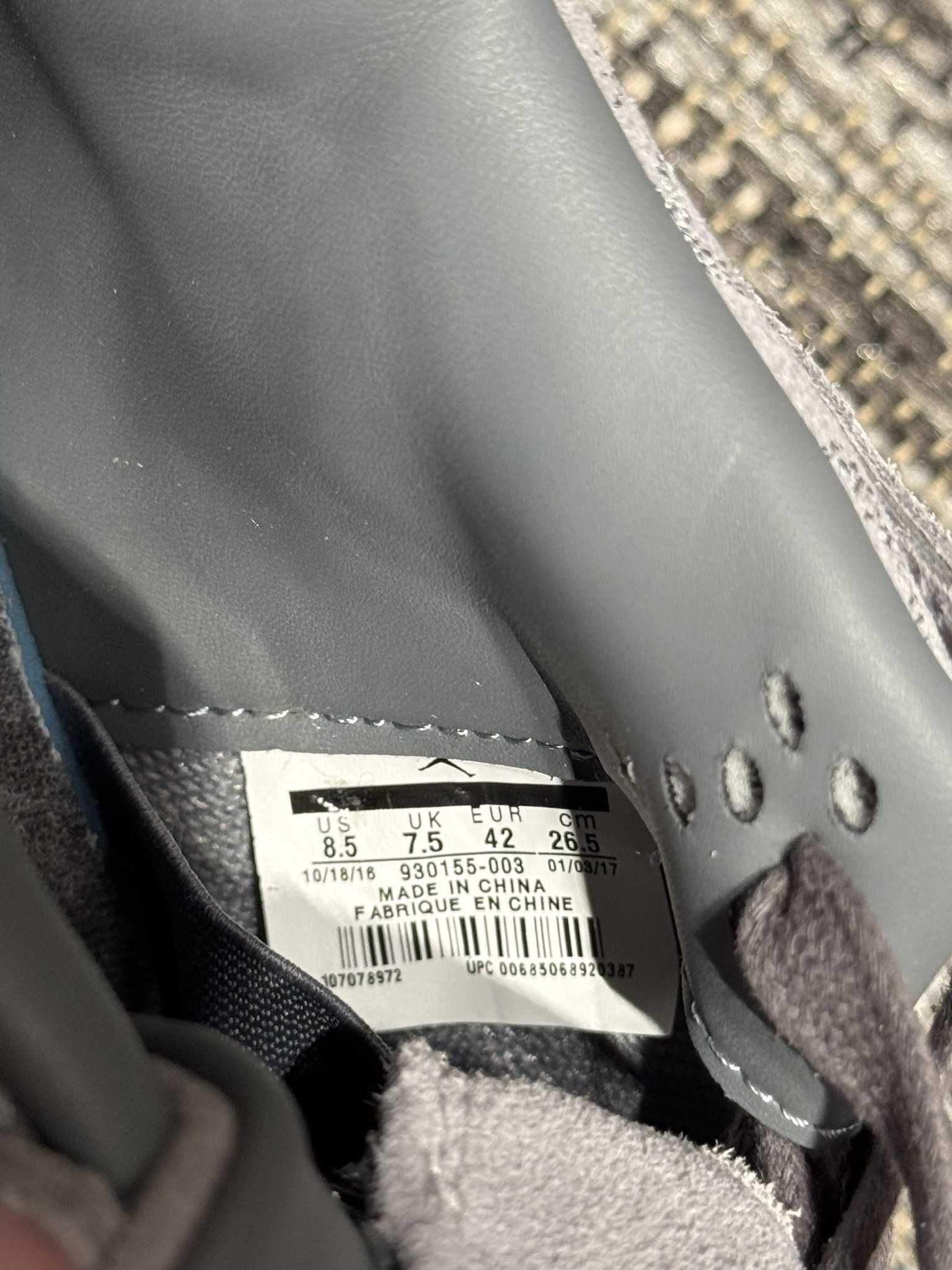 Jordan 4 Retro "KAWS" 42EUR Мъжки Кецове + Кутия