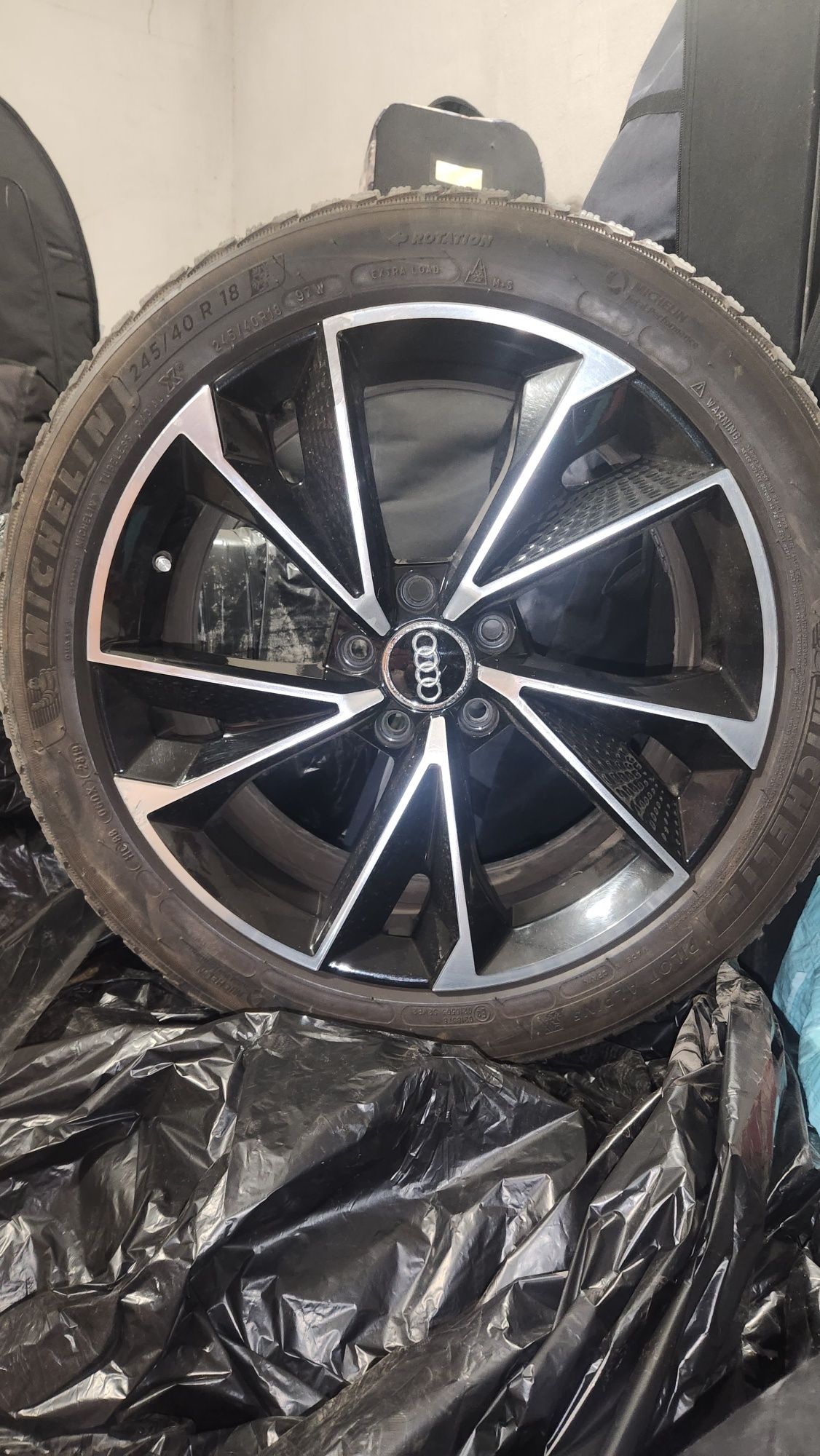 Комплект Джанти за Ауди с runflat гуми Michelin зимни 245/40/18*