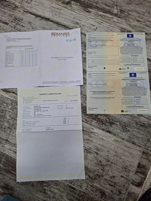 Vând remorca cu doua axe