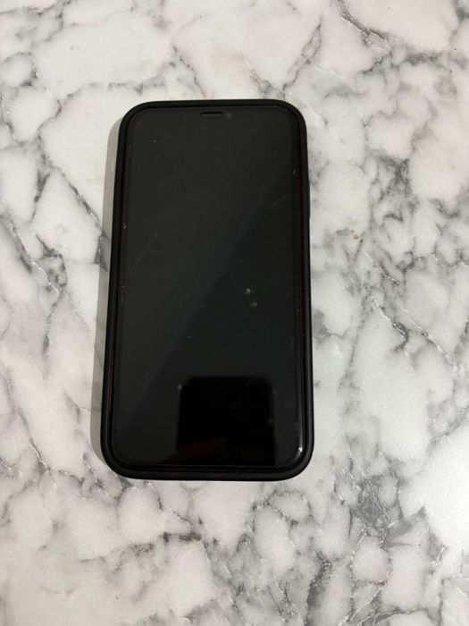 Продам айфон 11