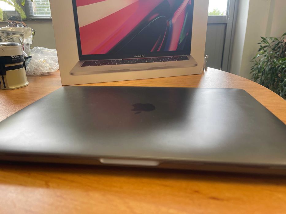 M1 MacBook Pro 13.3'' 8-CPU, 8-GPU, 8RAM, 512SSD