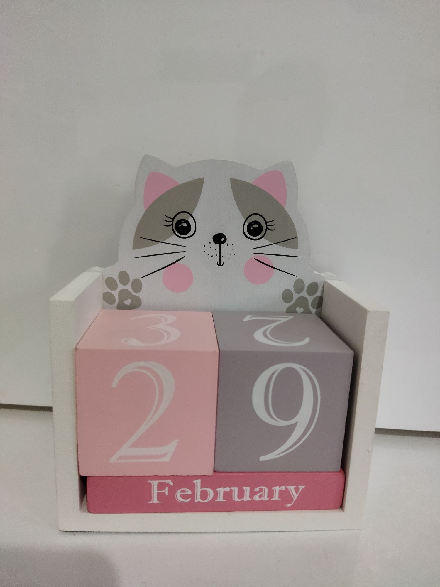 Calendar nou din lemn cu uri model pisica Montessori