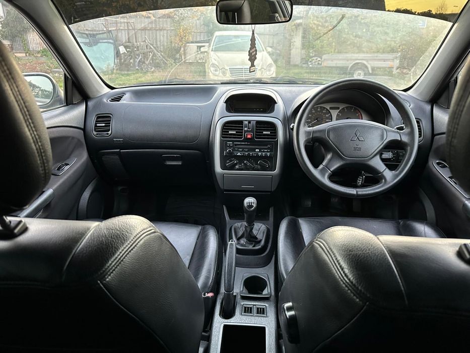 Autoturism cu volan pe dreapta