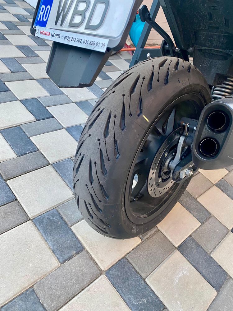 Honda     NT1100