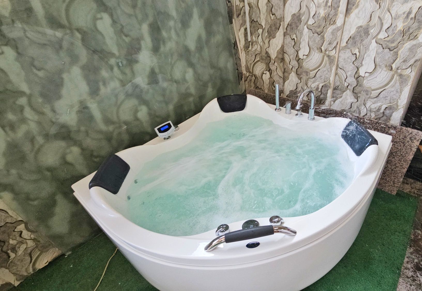 *Spa* Хидромасажна Вана (Джакузи) с Подгрев до 45° 1.45х1.45