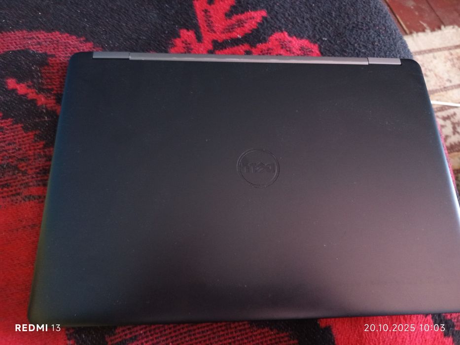 Vând laptop marca Dell