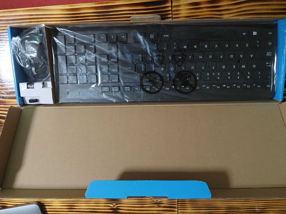 Kit tastatura si mouse wireless HP 330, USB, negru - noua