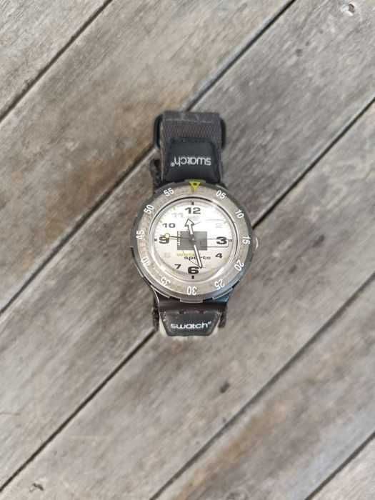 Часовник Swatch Scuba 200 Swiss Diver Watch.