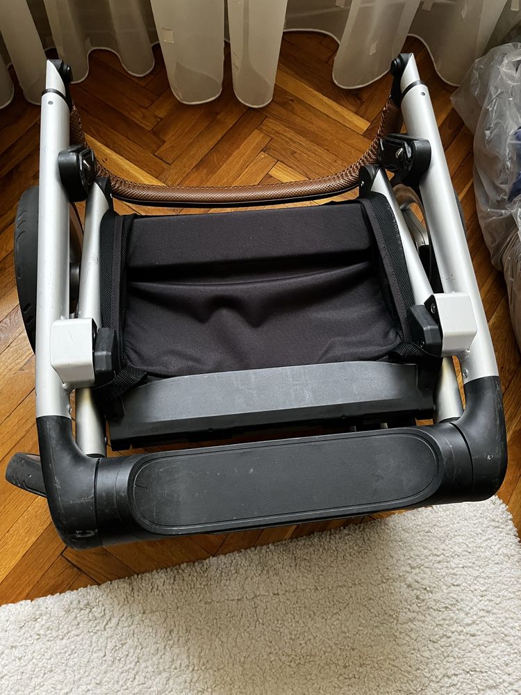 Carucior Mutsy Icon + scoica Cybex Cloud Z i-size