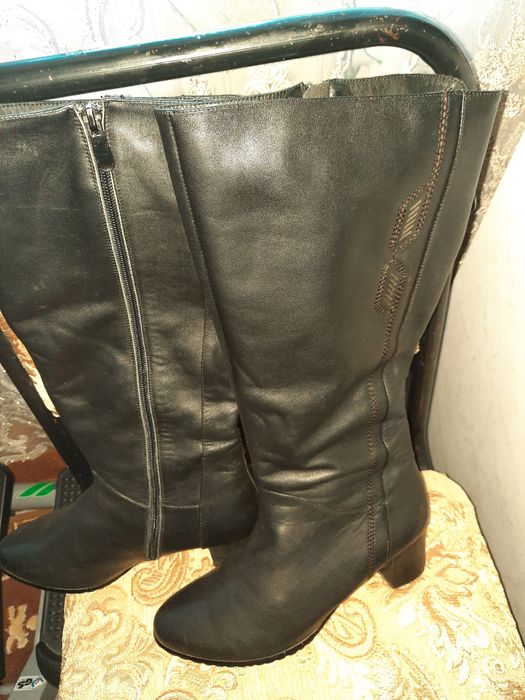 Продам новые высокие сапоги.Фирма Flores