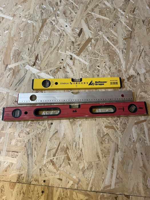 Nivele de aluminiu - boloboc - rosu sau gri