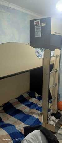 Кровать двухярусная со шкафом