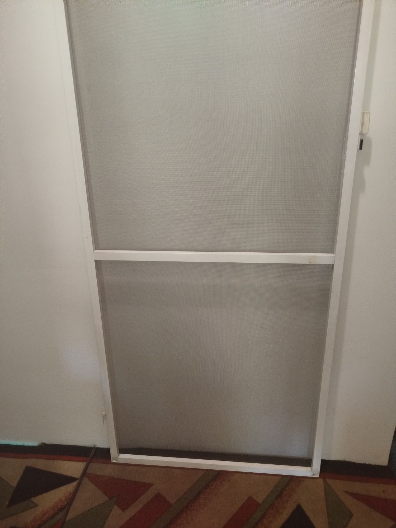 Продавам комарник за врата