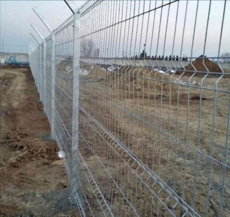 Gard din: plasa,tabla sipca