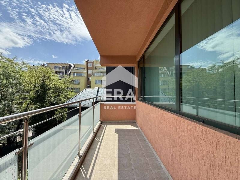 Дава се под наем Офис в София, Лозенец - 89 кв.м за 990 € - Снимка #2