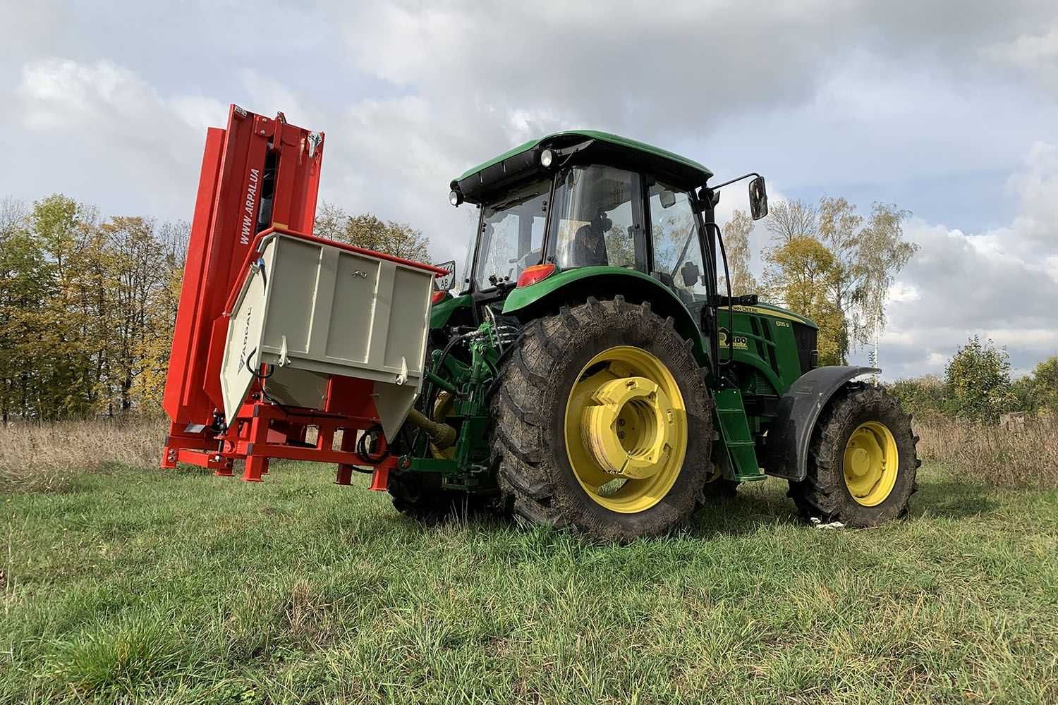 Tocator de crengi AM-200 PTO-K PRO (la tractor),cu banda transportoare