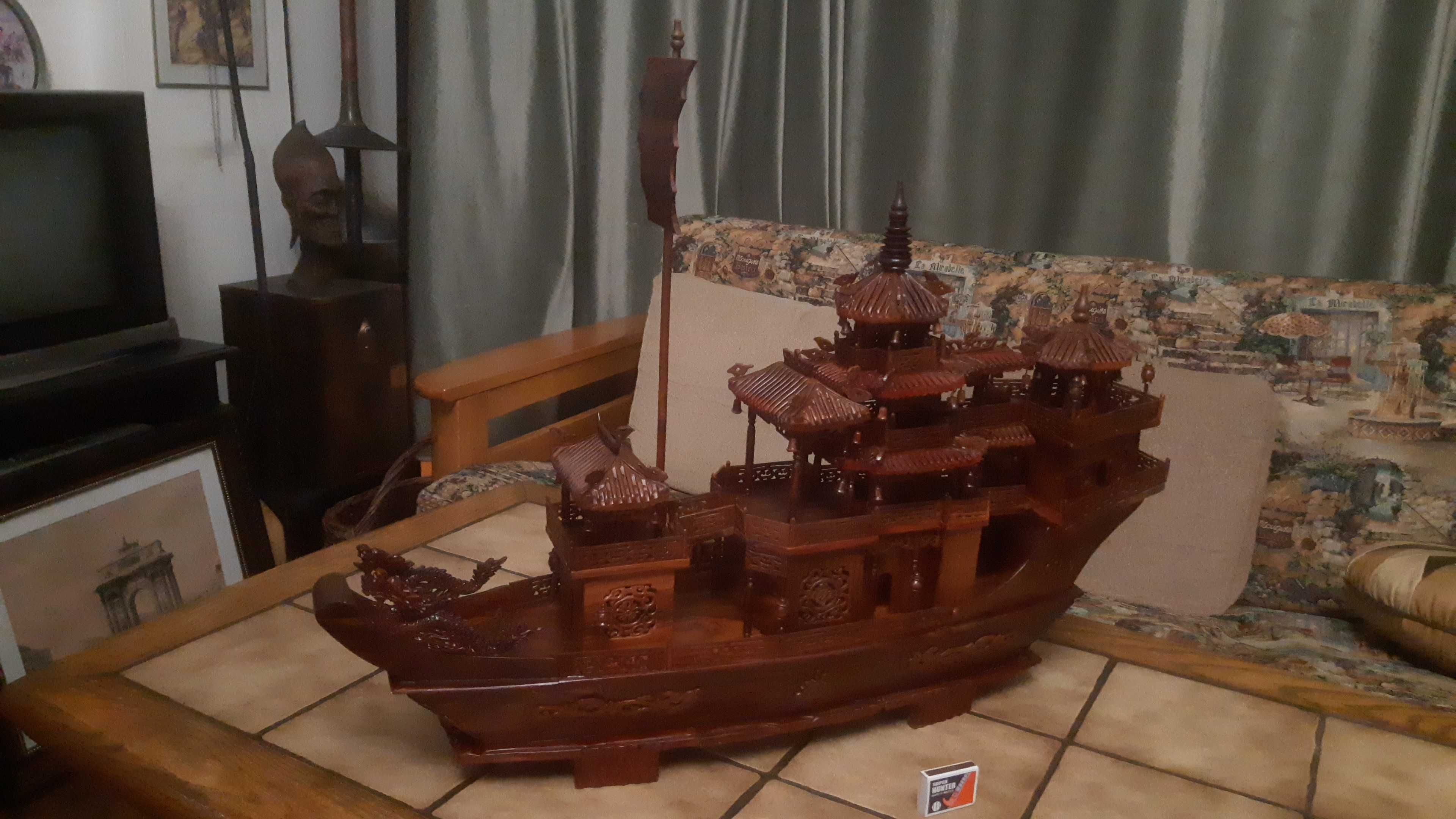 Деревянная модель старинного китайского корабля