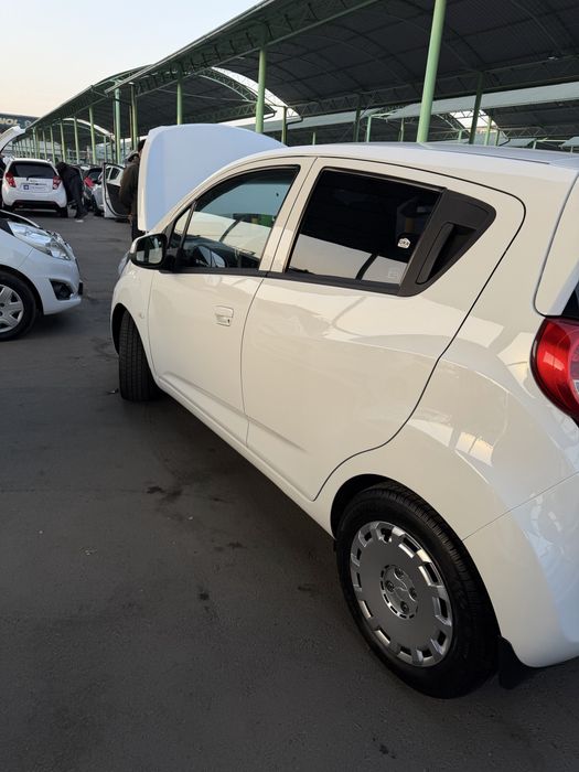 Spark aftamabil sotladi kraskas toza