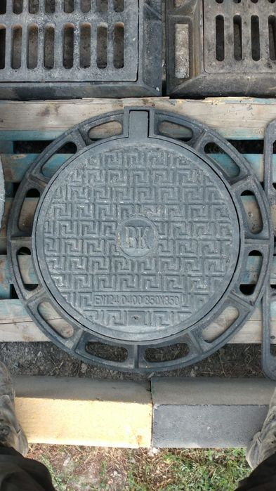 Люк чугунный и полемерныйй