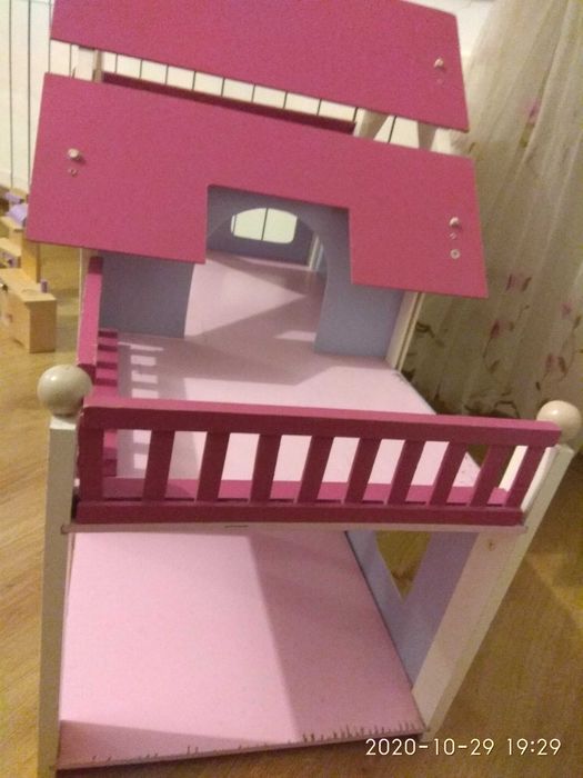 Дървена къща за кукли