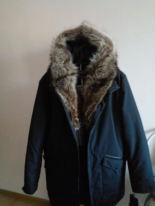 Продам недорого абсолютно НОВУЮ мужскую зимнюю куртку, пуховик