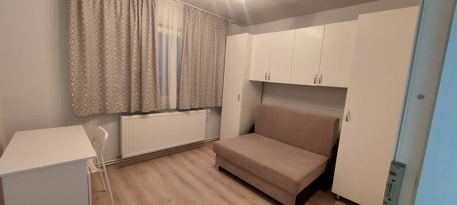 Închiriez apartament 3 camere,zona Vlaicu