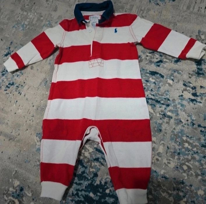 Salopetica pentru bebeluș