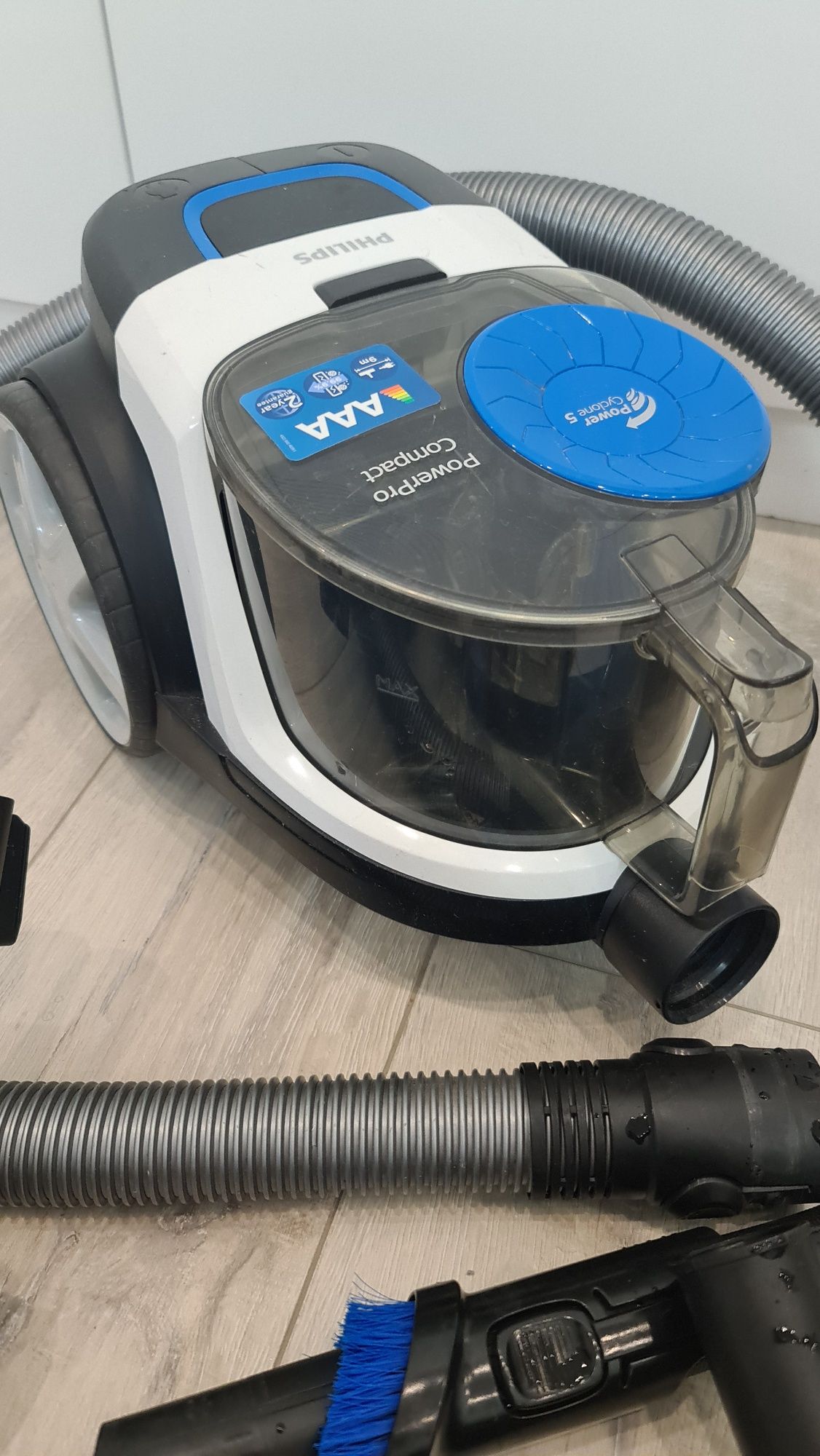 Продаётся пылесос Phillips power pro compact
