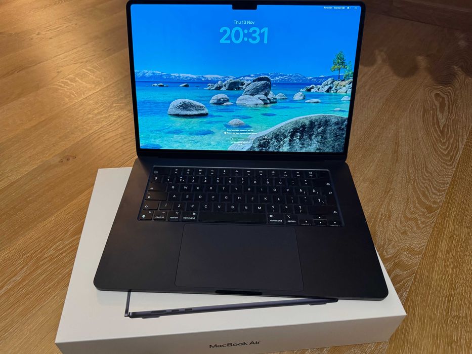 MacBook Air 15" cu chip Apple M2, 8 Ram, 256 SSD, Midnight