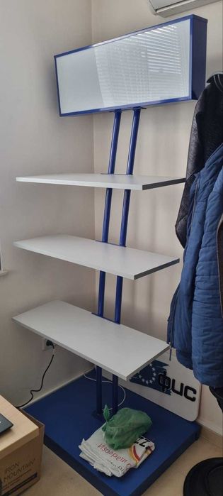 Светещ стелаж за реклама