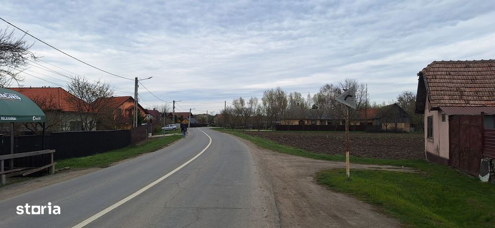 Teren intravilan pentru case in centrul Podu Oltului de 5700mp, 28 Eur