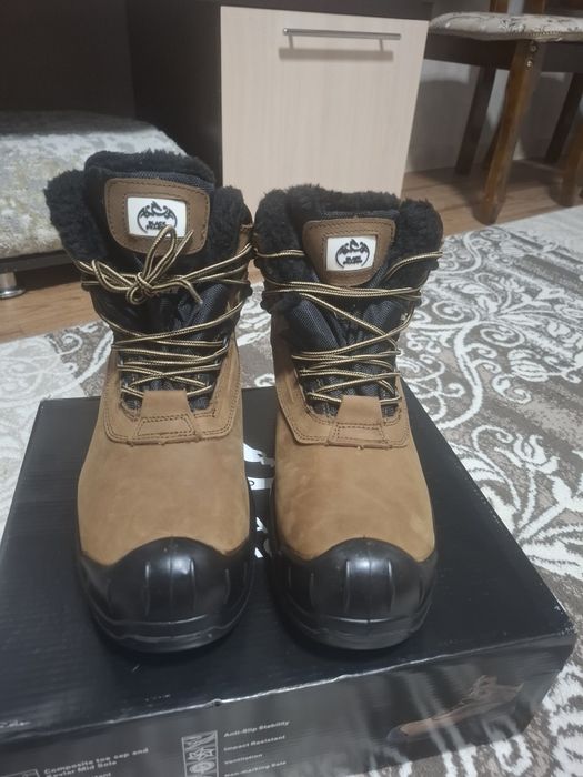 Продам зимние спецобувь