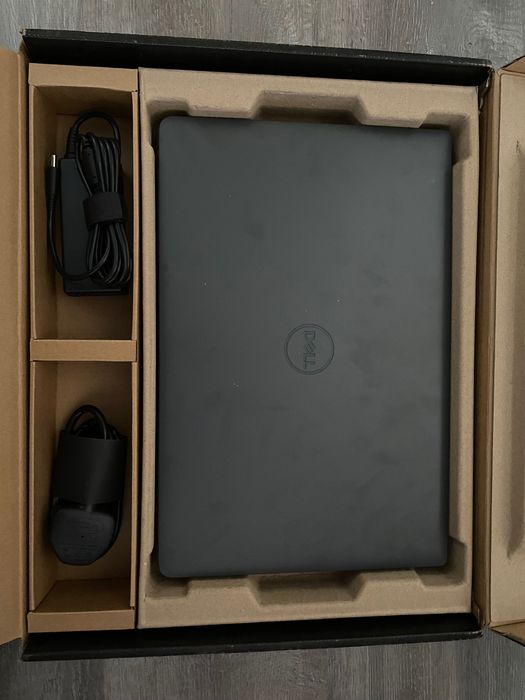 Vând laptop dell