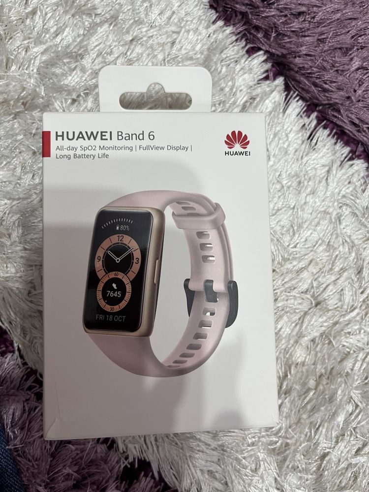 Часовник Huawei Band 6