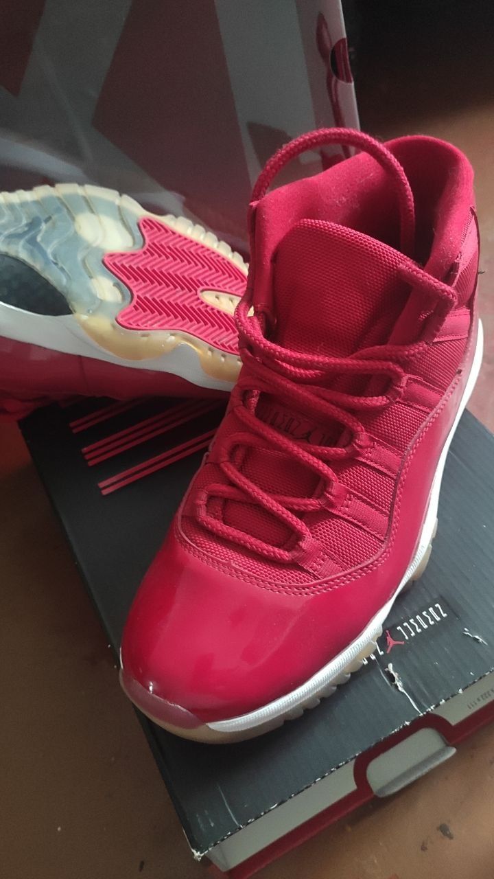 Продам кроссовки AIR Jordan 11 RETRO