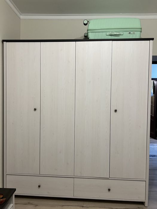 Срочно продам спальный гарнитур в сроотличном состояний с орт матрасом