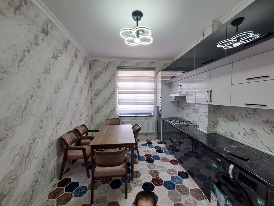 Kvartira ijaraga Jizzax shahar Orom bozor yonida
Oilaga beriladi. 
K