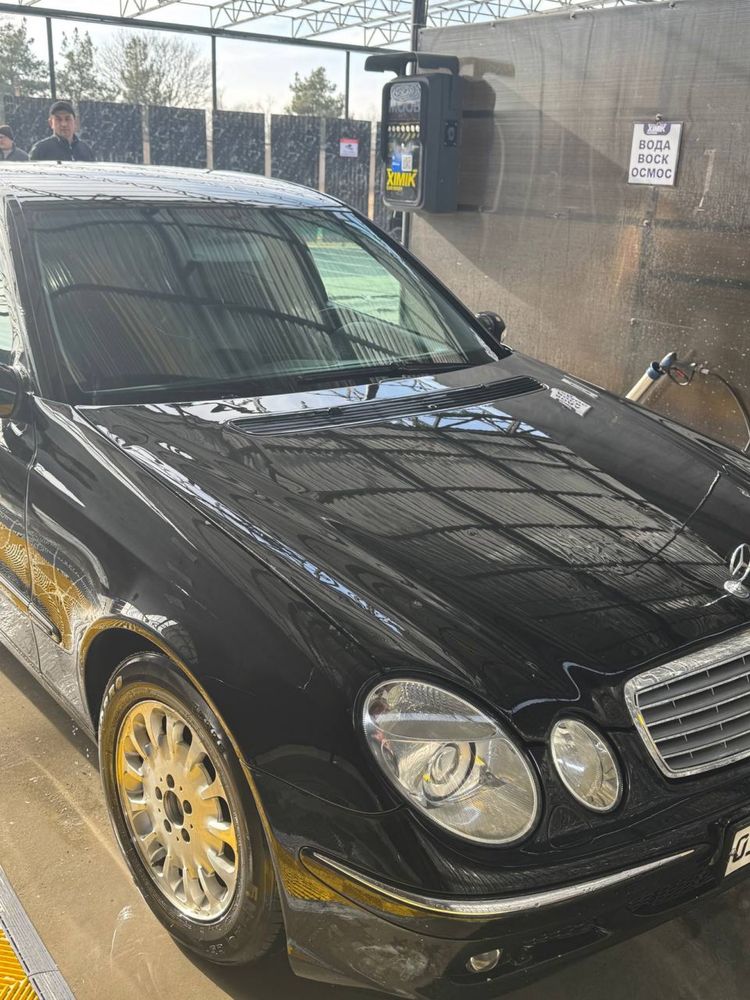 Mersedessbens W211 yili 2003. Нархи 11850