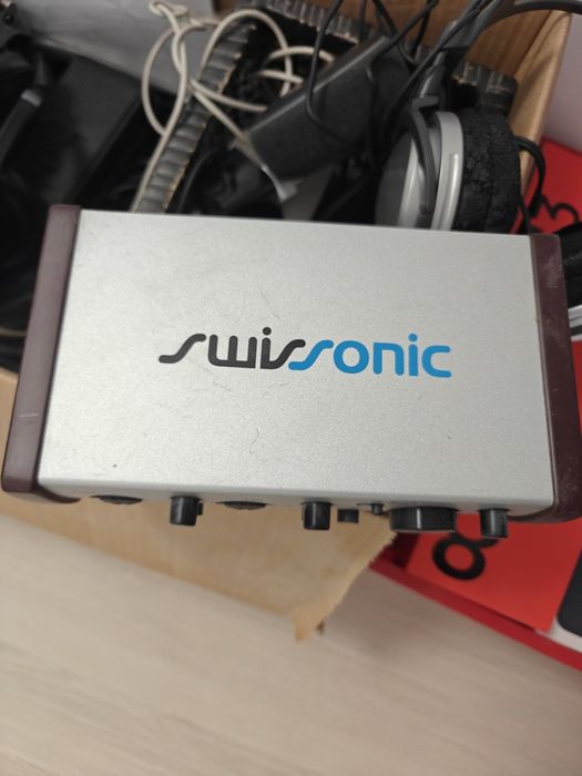 Vând interfață Audio Swissonic UA2x2