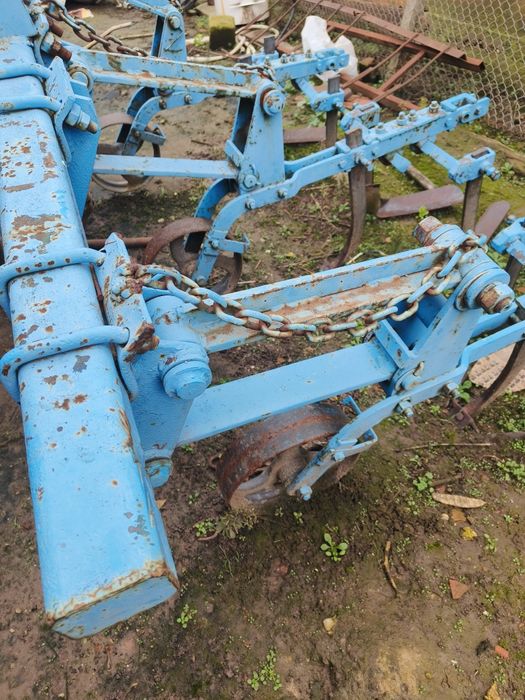 Cultivator ; prășitor  3 secții