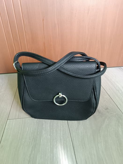 Дамска черна чанта