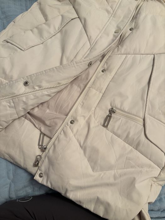 Продаю зимнюю тёплую чёрную куртку