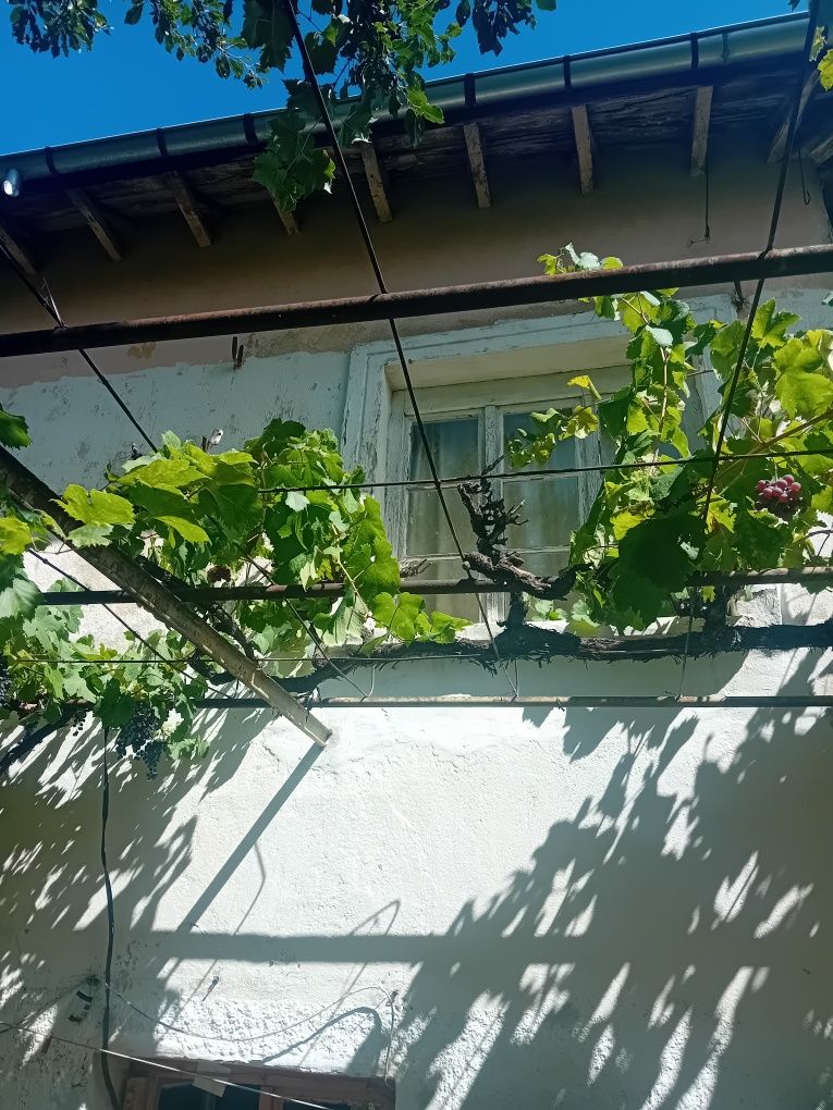 Стара къща на 2 етажа