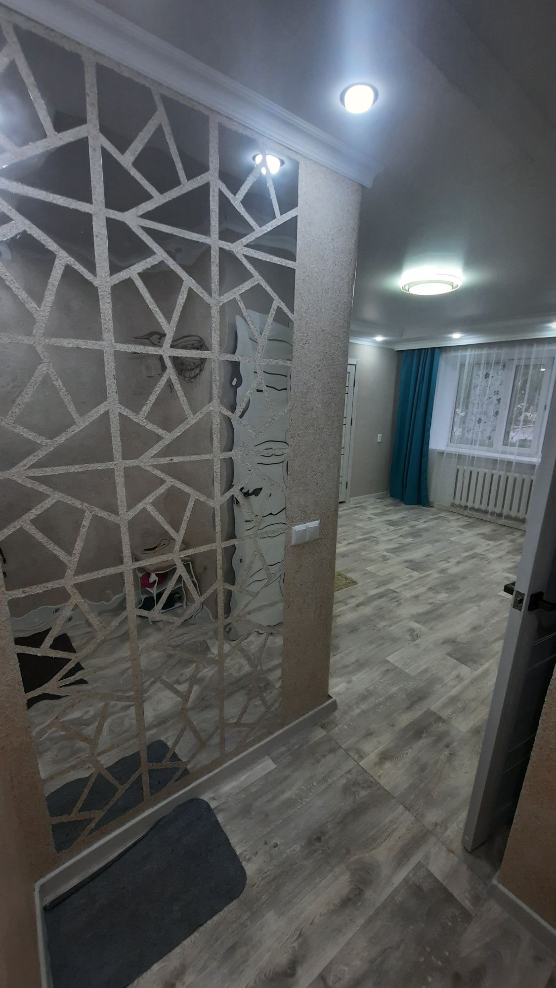 Час 2000 тг. 1 комн. квартира,  р-н Абая-Пушкина