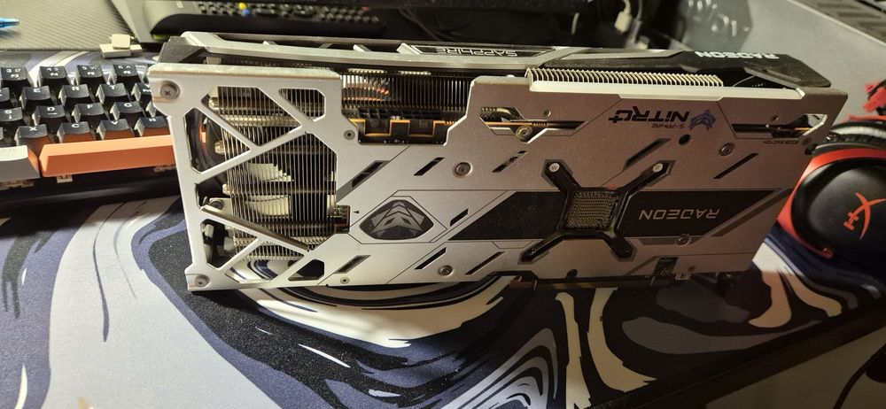 VAND URGENT placa video sapphire nitro+ rx 6700 xt