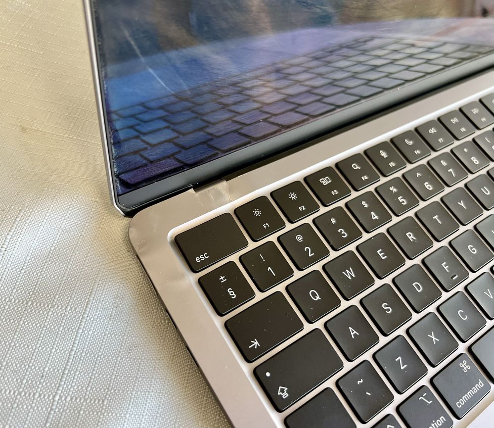 Apple Macbook Air M2 iCloud